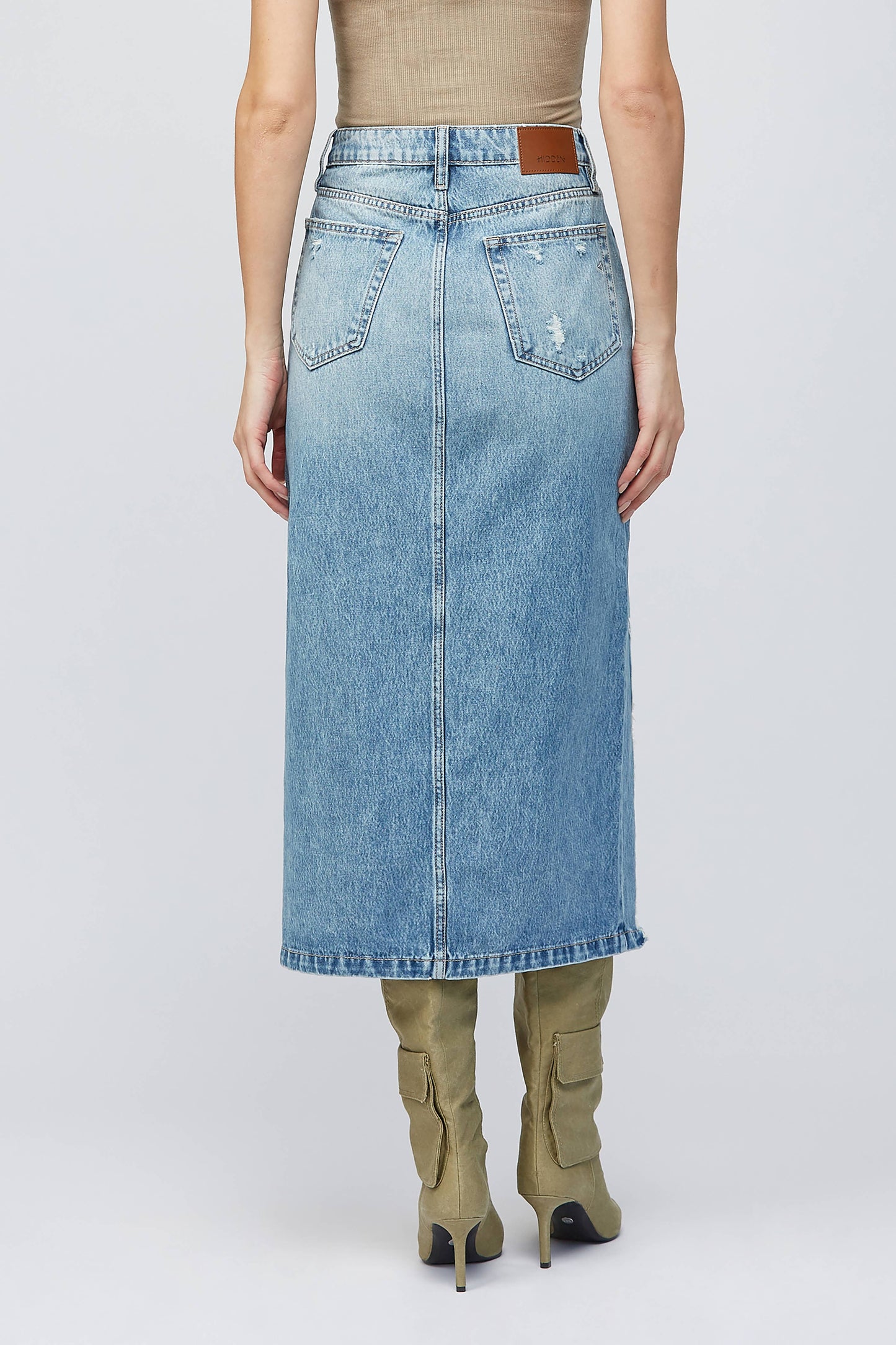 A maxi moment with western soul.