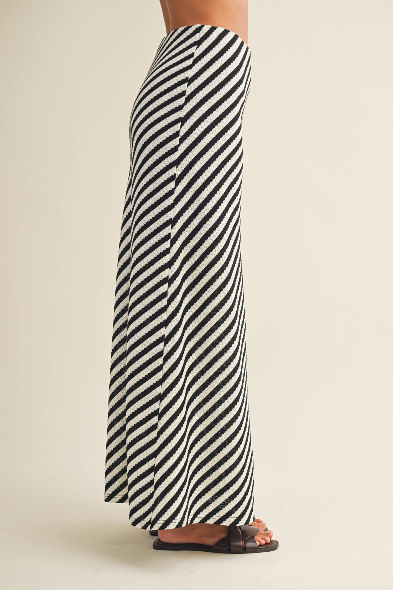 DIAGONAL STRIPED KNITTED SKIRT