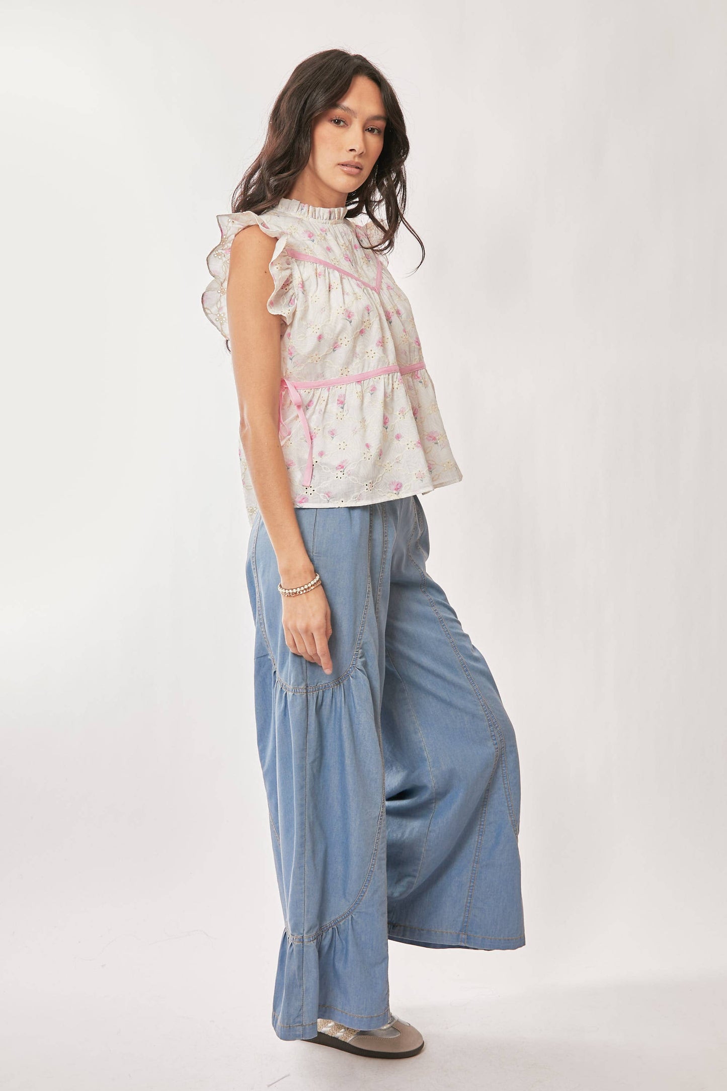 FLORAL RIBBON RUFFLE SLEEVE RUFFLE NECKLINE TOP