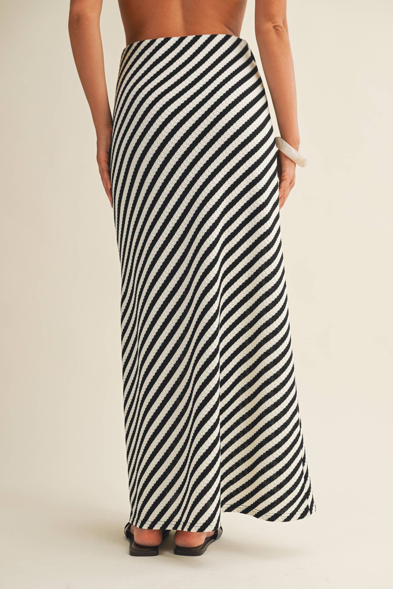 DIAGONAL STRIPED KNITTED SKIRT